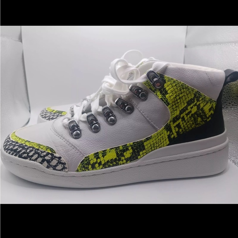 Vince Camuto sz 7.5 women sneakers. Worn once.Please view pictures. A must buy!